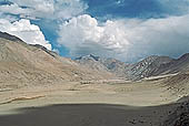 Ladakh - the road to Pangkong lake 
